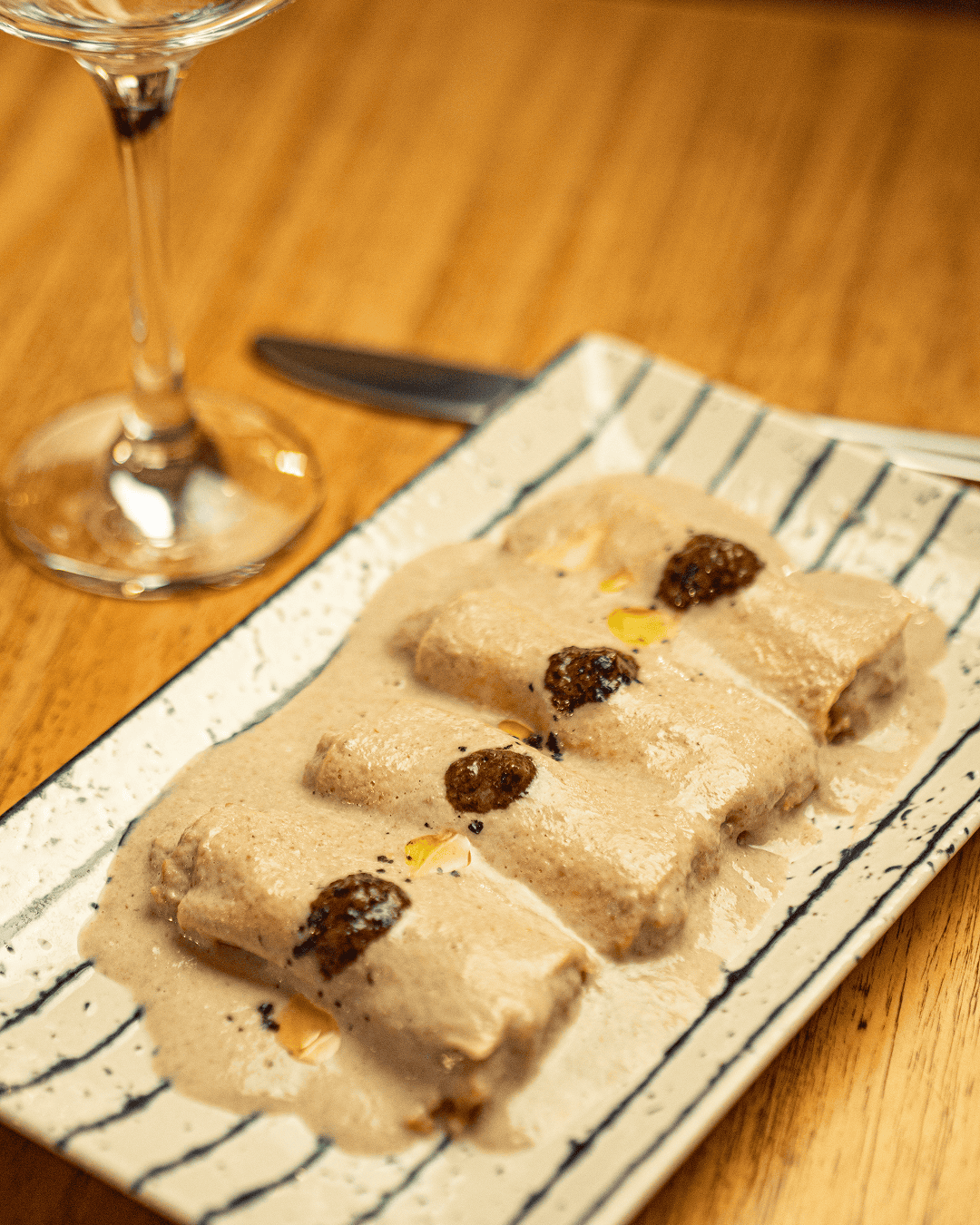 Canelones de pularda trufada con salsa de setas